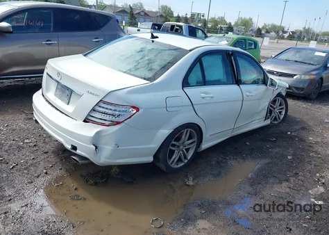 2012 Mercedes-Benz C 300 Luxury 4Matic/Sport 4Matic из США, поврежденный, VIN WDDGF8BB2CA643903